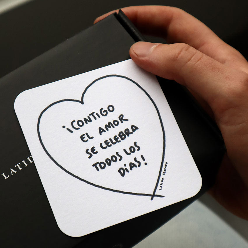 Tarjeta de amor con mensaje tierno para regalar. "Contigo el amor se celebra todos los días"