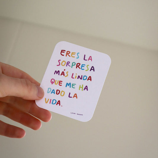 Tarjeta con mensaje tierno para pareja, ideal para acompañar regalos románticos o juegos para novios.