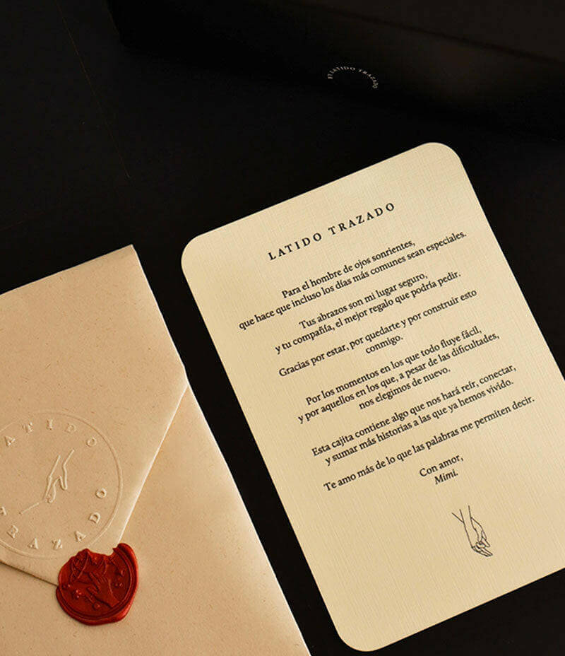 Tarjeta de amor romántica con dedicatoria personalizada y acabado premium